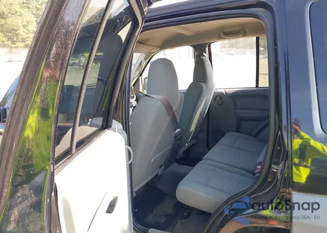 2005 Jeep Liberty Sport z USA, uszkodzony, nr VIN 1J4GL48K65W620837